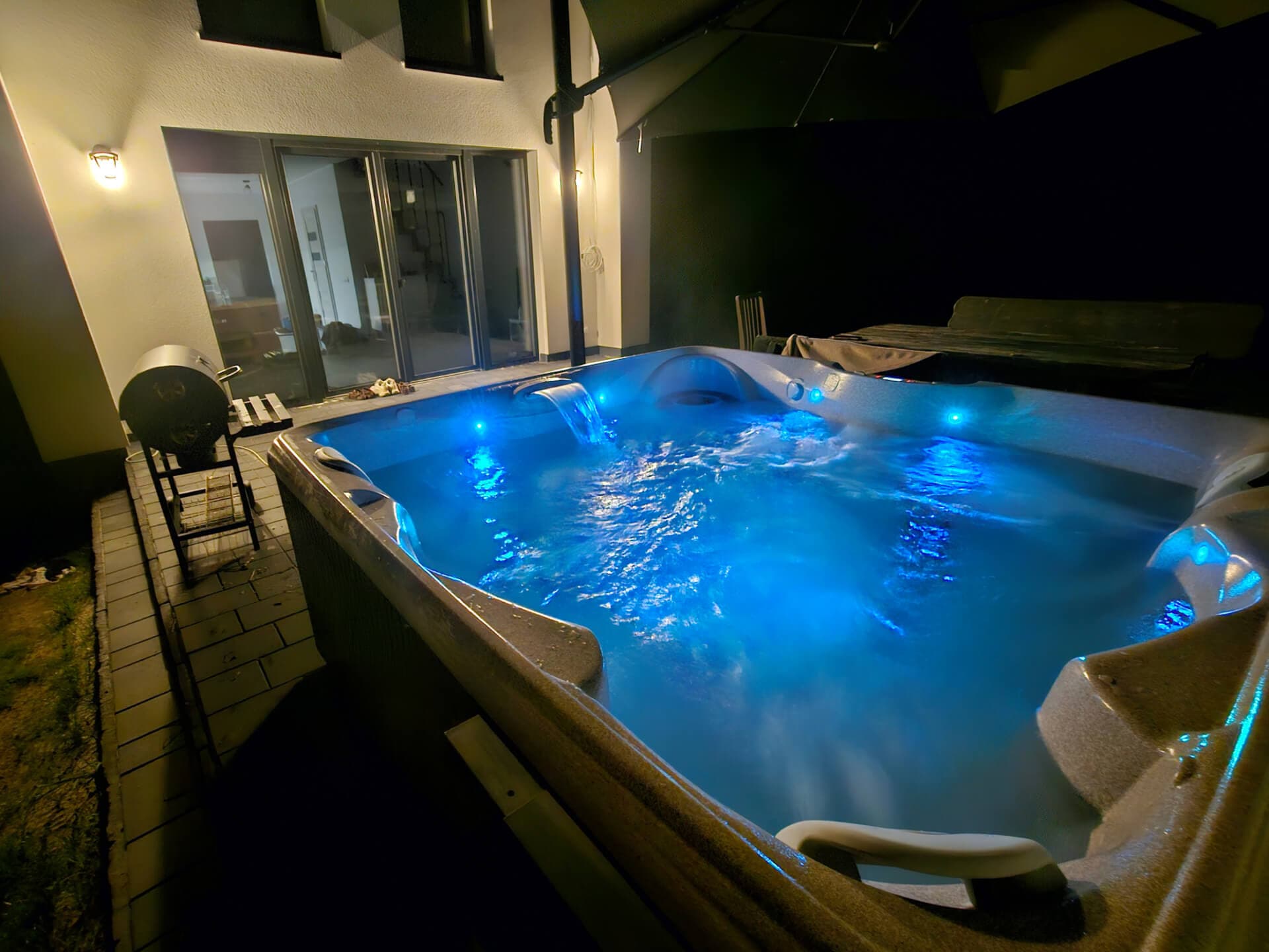 Year-round jacuzzi